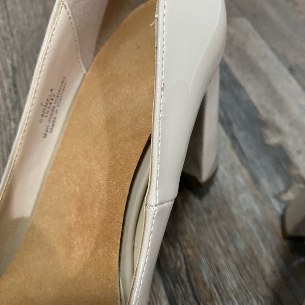 🌟🌟 2/$10 🌟🌟 Patent Faux Leather Tan Round Toe Block Heel Pumps - Picture 8 of 13